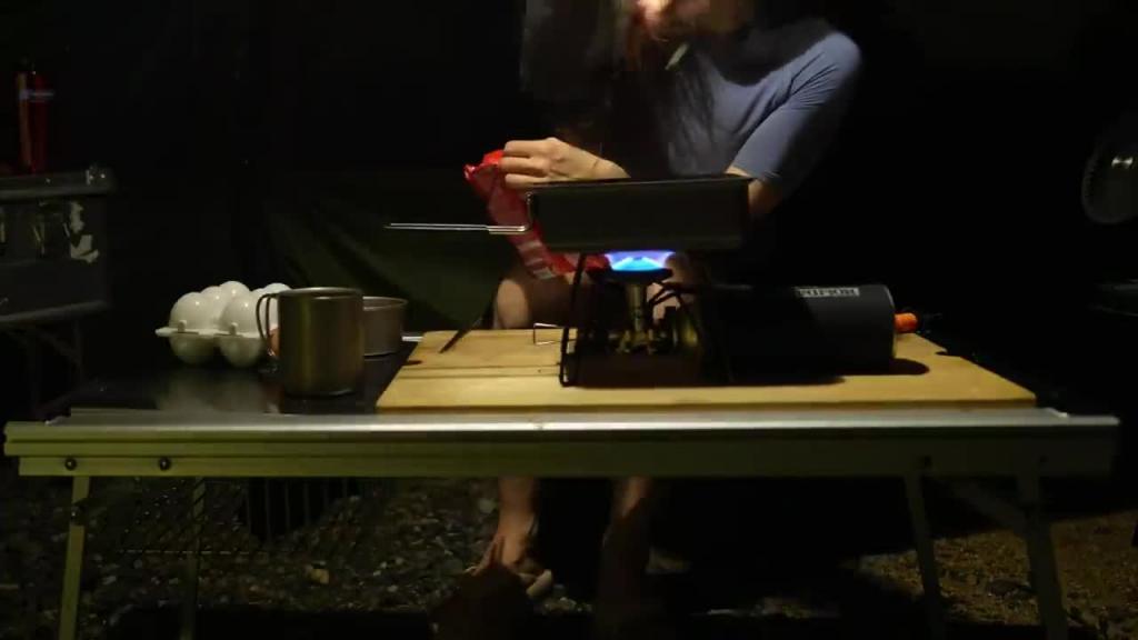 ⚡真正有趣的大雨单人露营⛈帐篷被台风吹走/天籁之声雨ASMR 预览截图 8