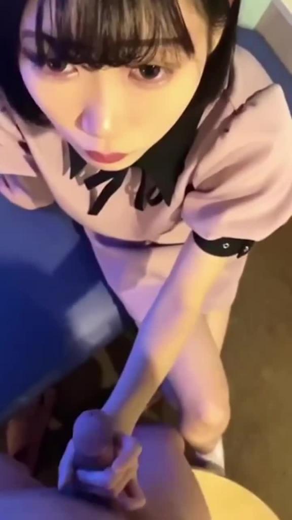 【兄妹乱伦】陪表妹在考场附近酒店订房...考试刚回来....在我面前直接换衣服 预览截图 1