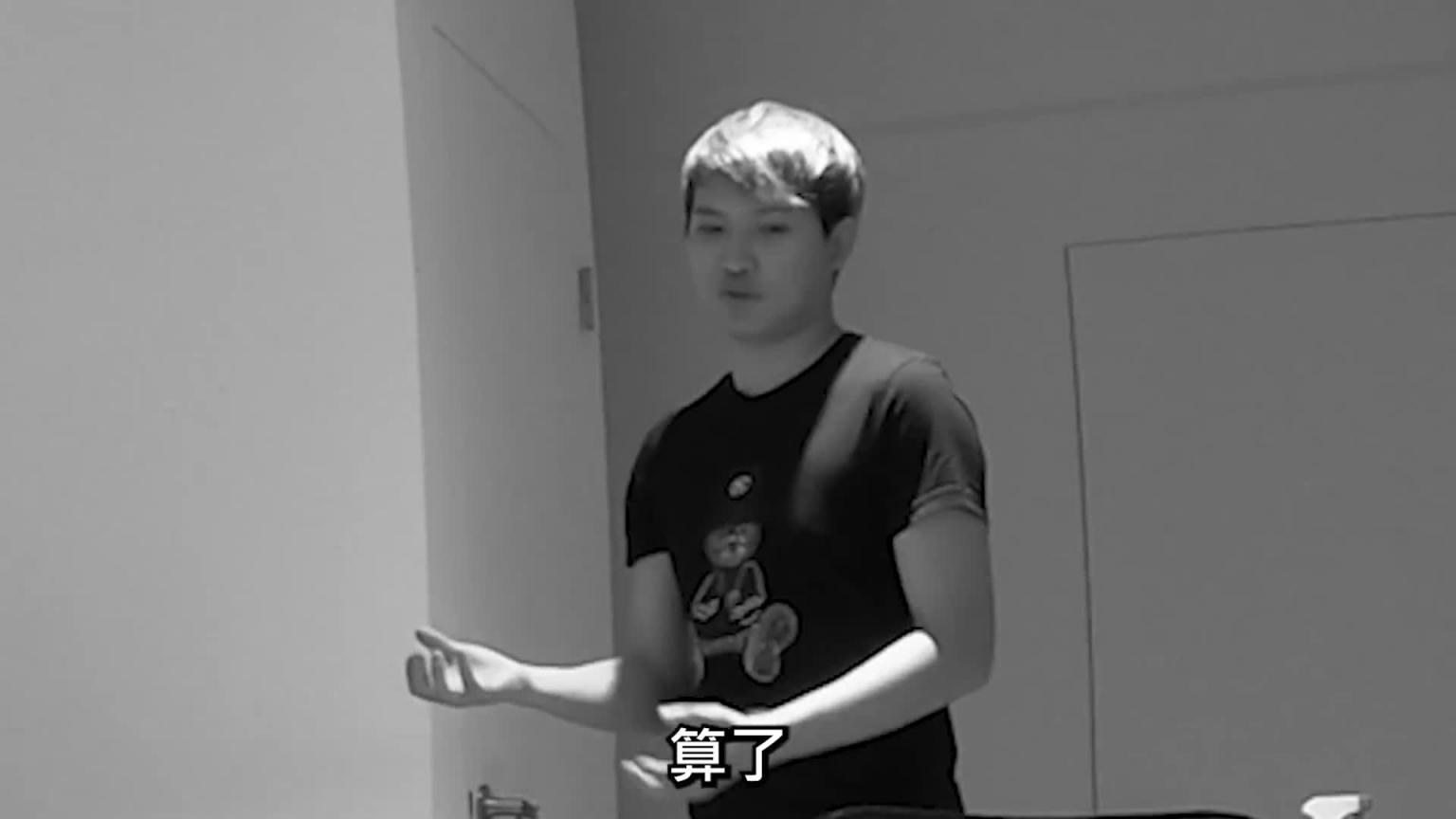 和女友做到一半 朋友竟突然闯进来 场面超尴尬....【秀煜 Show YoU】 预览截图 3