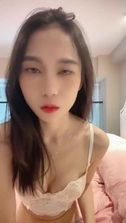 漂亮主播坐上肉棒被操受不住疯狂淫叫 预览截图 1