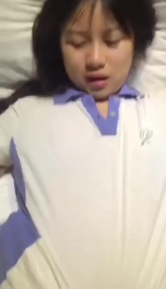 高中生穿着校服就来开房了一顿爆操射了一脸! 预览截图 6