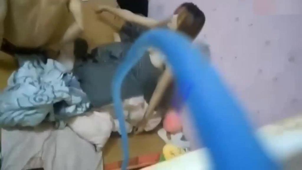 广西兄妹偷拍事件乱伦18岁亲妹妹全方位窥探 预览截图 1