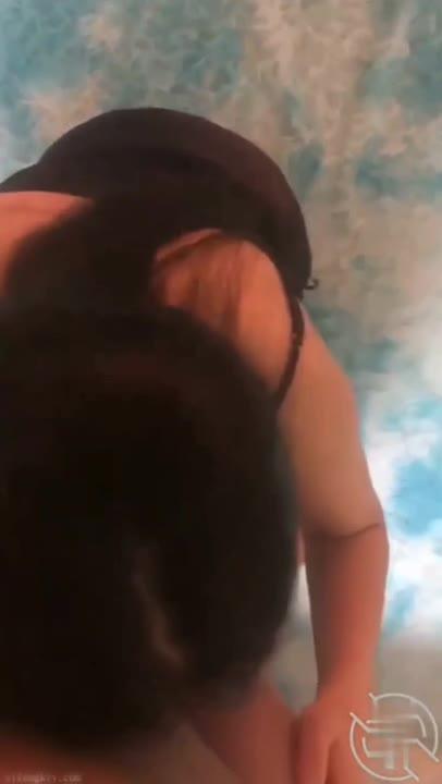 【乱伦★大表姐】暴操表姐干出白浆一个多月的真实记录_2 预览截图 1