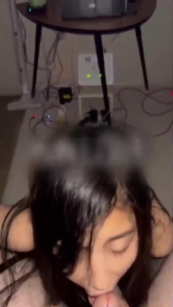 【网爆门事件】 留学生赵新月有着李嘉欣的脸却走看不同的路只想在白人屌下发情 预览截图 2