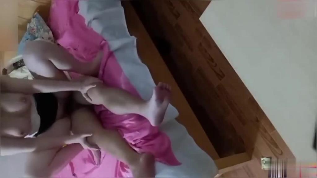 【家庭乱伦丑事】兄弟俩操表姐发泄兽欲,肥逼被干爽后表姐露出母狗本性操死我 预览截图 3