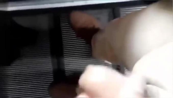 奇葩街射系列专挑时尚美女跟踪到家门口 顶臀射精到人家屁股鞋子上 预览截图 12