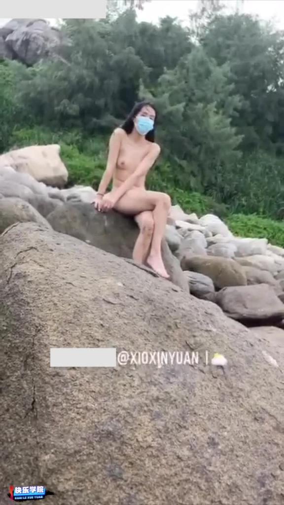 【露出】暴露狂小心愿 地直在路上全裸旅行!! 预览截图 3