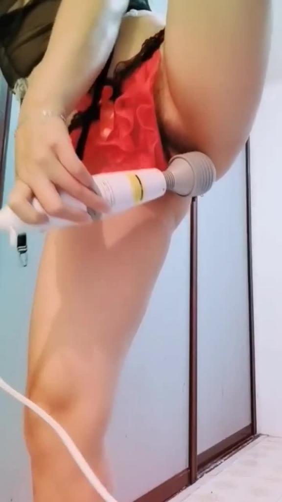 性感少妇在家用按摩棒自慰 预览截图 8