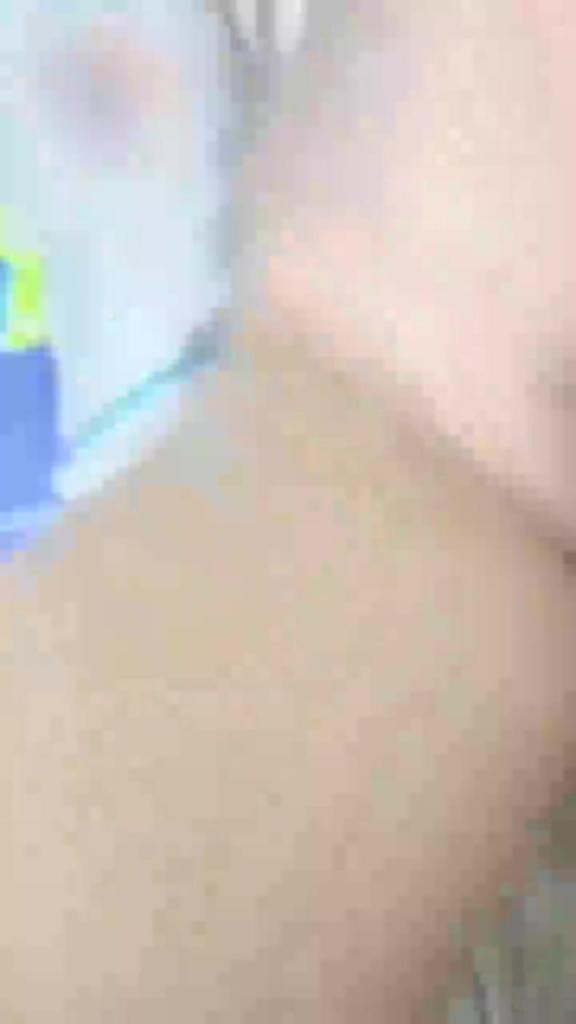 【姐弟乱伦】姐姐看小说睡着了没忍住把她扒光了她是不是装睡这都不醒 预览截图 7