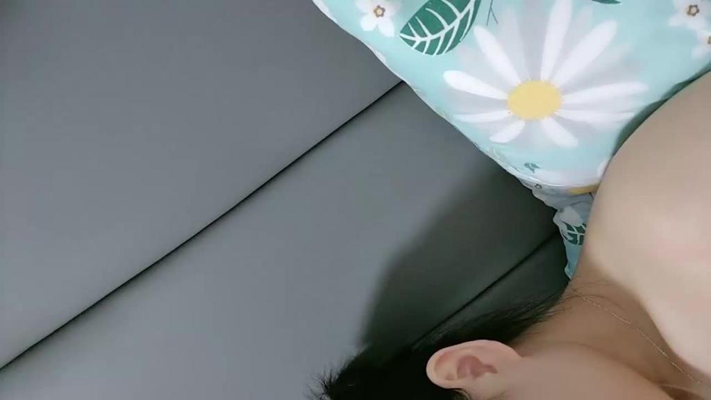 淫乱姐妹花激情大秀，揉奶玩逼亲小嘴3 预览截图 10