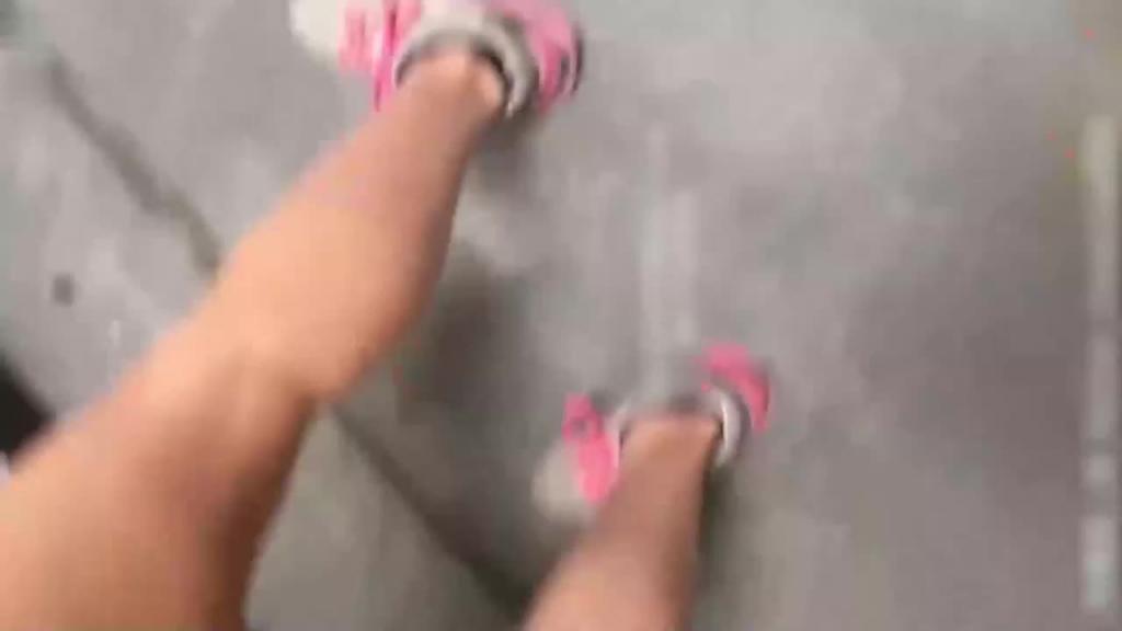【街射】尾随跟踪偷偷喷射精液在美女身上 预览截图 5