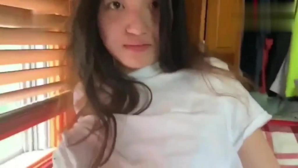 极品学妹反差婊！极限深喉骑乘大鸡吧全自动白浆直流 预览截图 1