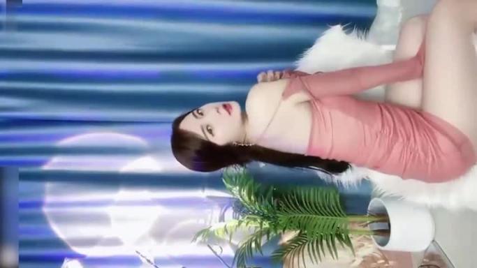 【花椒主播】极品御姐 小芊芋呐 土豪订制脱衣露内衣抠逼自慰 预览截图 4