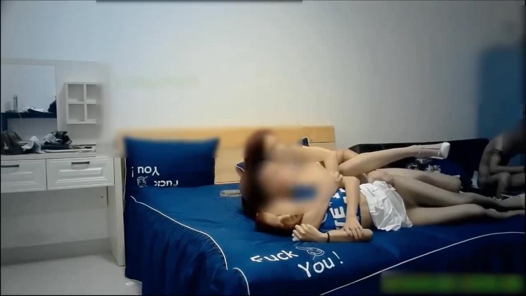 极品双胞胎 妹妹男人胯下看着姐姐交合一进一出 预览截图 12