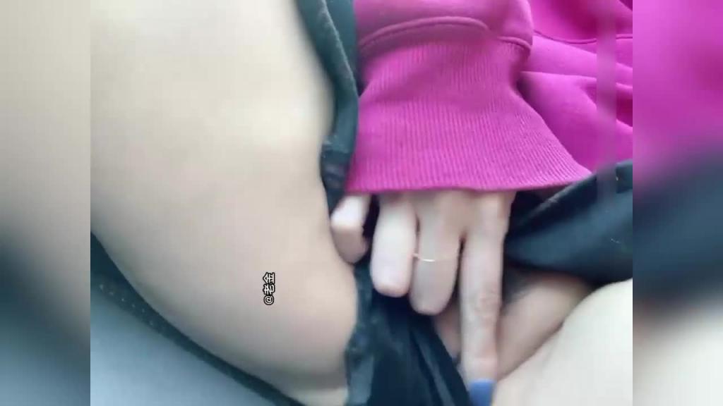 网红风骚轻熟御姐『张雨楠』D奶口活女王有钱人的玩物 预览截图 2
