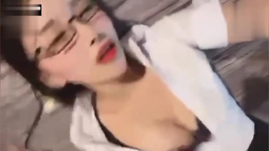 【超清重金订制】【喘吸呻吟浪叫DJ快速抖奶】【网红主播】【网易CC小恩雅】 预览截图 12