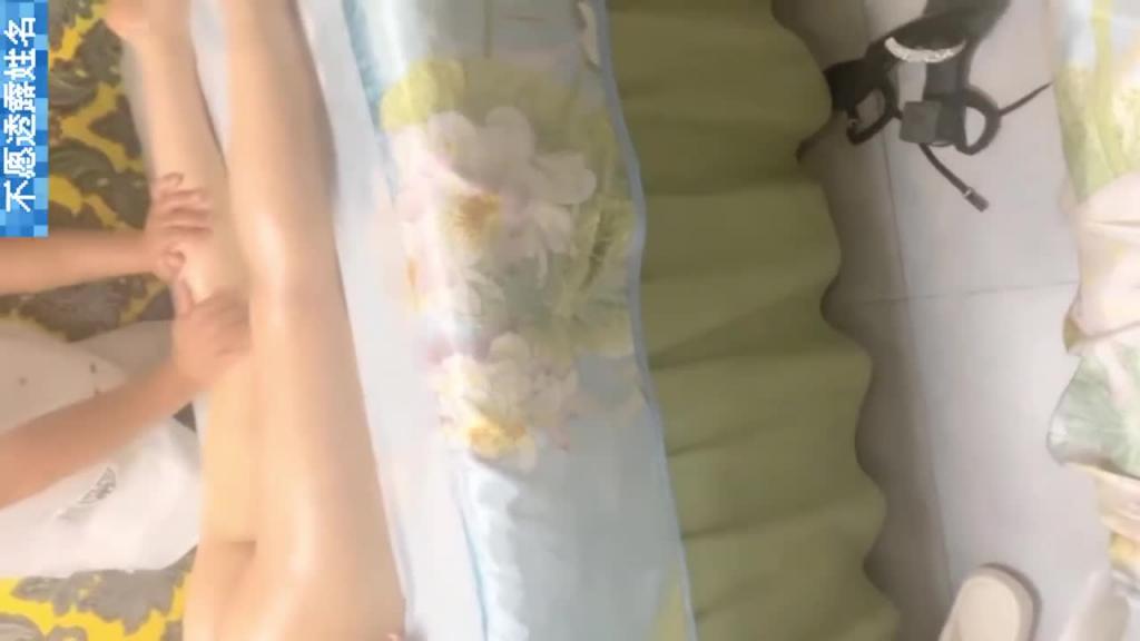 SPA按摩店偷拍,人妻勾引男技师,逼水汪汪真淫荡,无毛白虎穴 预览截图 5