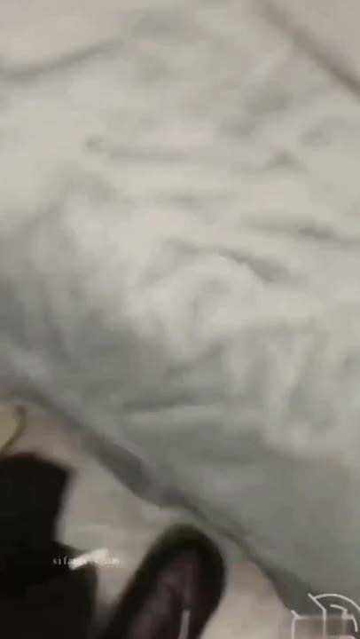 【乱伦教科书】超顶牛人亲近相奸!下药乱伦妈妈和姐姐,舔妈妈B强上姐姐!最终姐姐沉沧在弟弟的肉棒之下!_1 预览截图 11