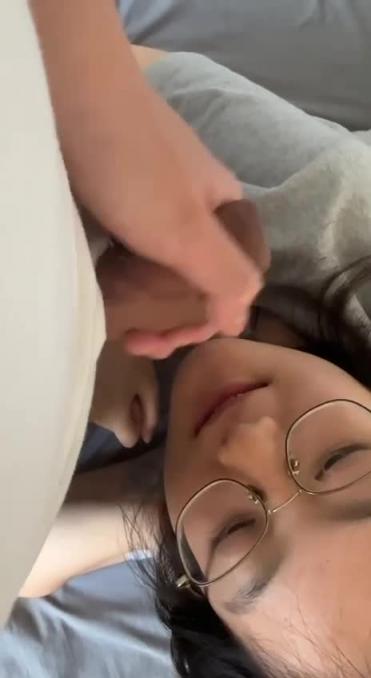 旧金山留学生 刘冰 带上眼镜穿情趣内衣!外表的清纯和表情的淫荡实在是太顶了! 预览截图 11