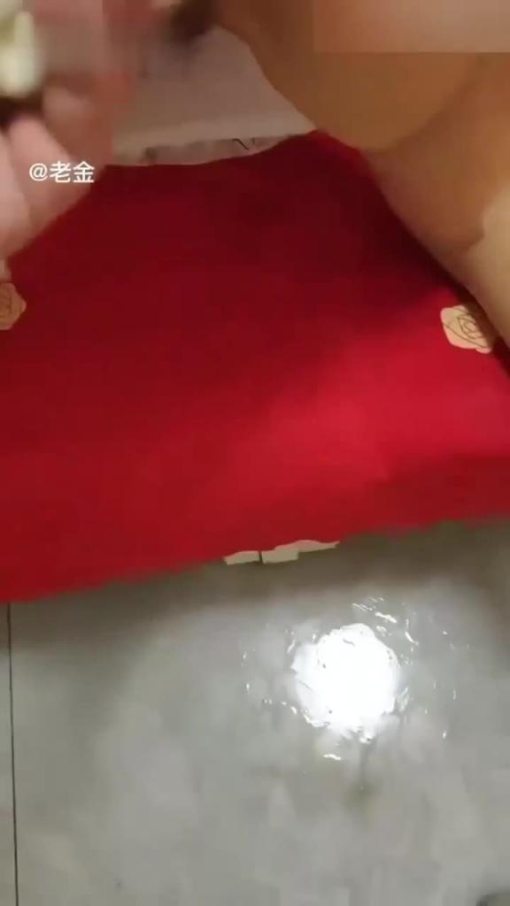 牛逼大神和大嫂偷情，嫂子穿旗袍被操的样子太骚了，一会叫姐夫一会叫爸爸 预览截图 4