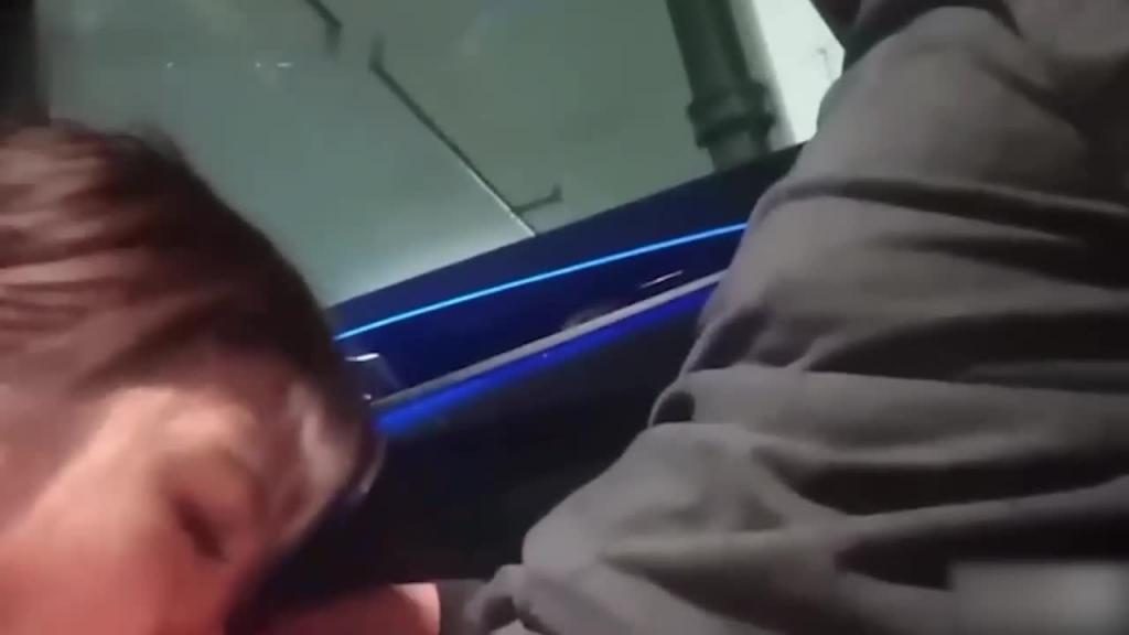 半夜被情人叫下楼在停车场车震，深喉拉丝快点射出来 预览截图 5