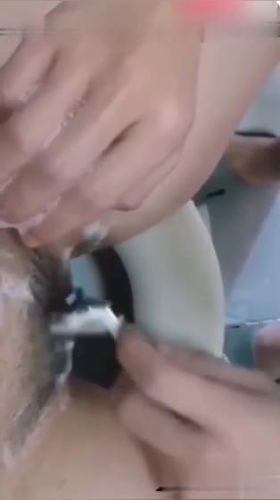 母子乱伦帮妈妈剃毛对白精彩 预览截图 3