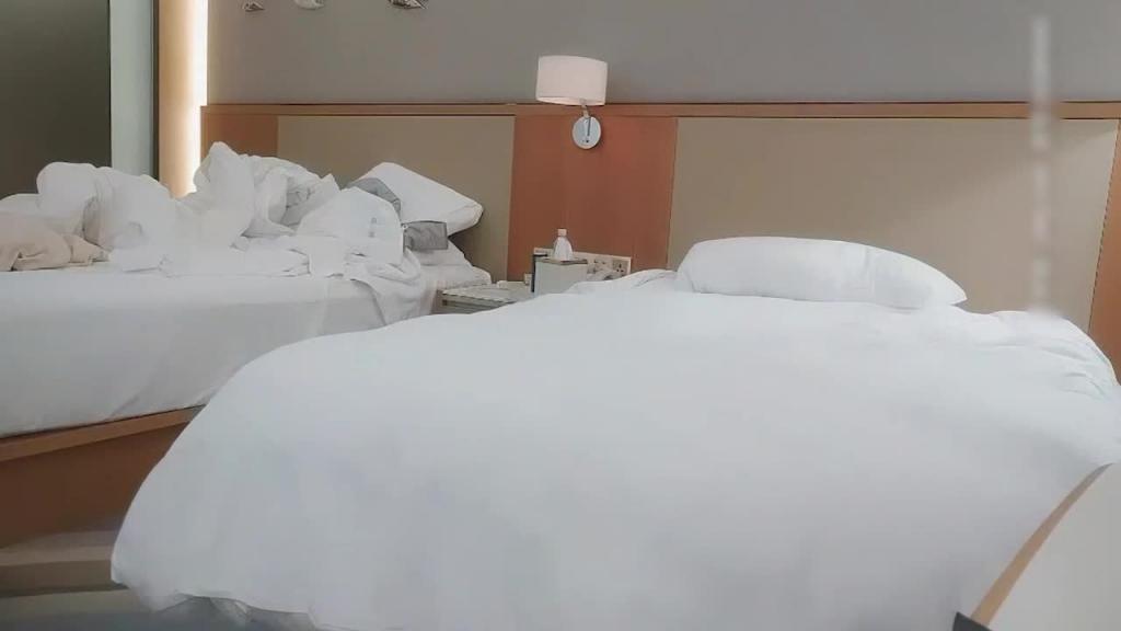 极品长腿黑丝尤物热舞口交爆操 预览截图 1