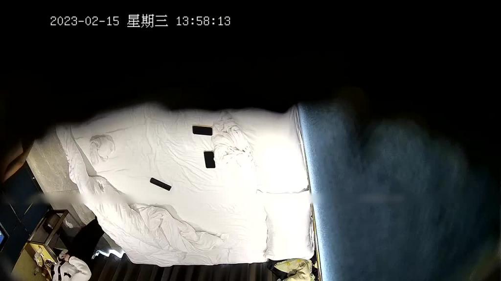 3-钟点房高清偷拍学生情侣下午翘课开房连干几次 预览截图 1