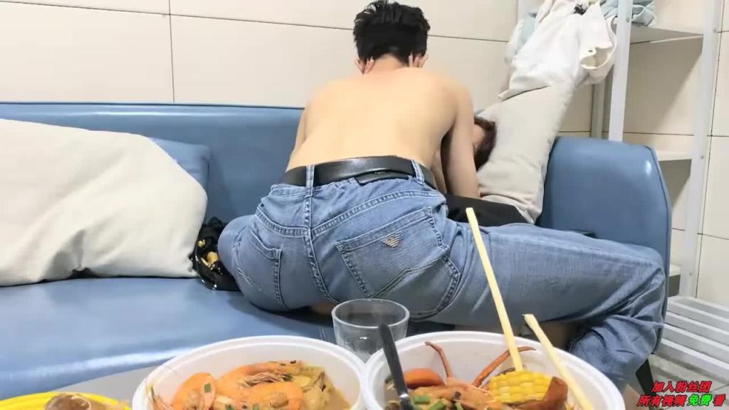 约操良家!无套爆操无毛骚逼!骚货真骚 预览截图 7