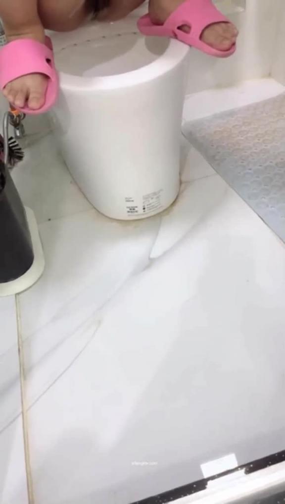 19岁的小影灌肠爆菊花屎都给干喷出来喝醉酒被强上 预览截图 11