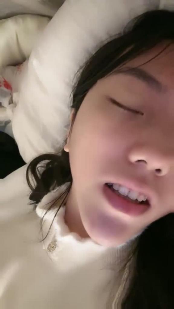 【学妹自慰】外表文静甜美少女！极品嫩穴没怎么开发过！在宿舍自己玩骚的很，娇喘呻吟很是诱惑 预览截图 7