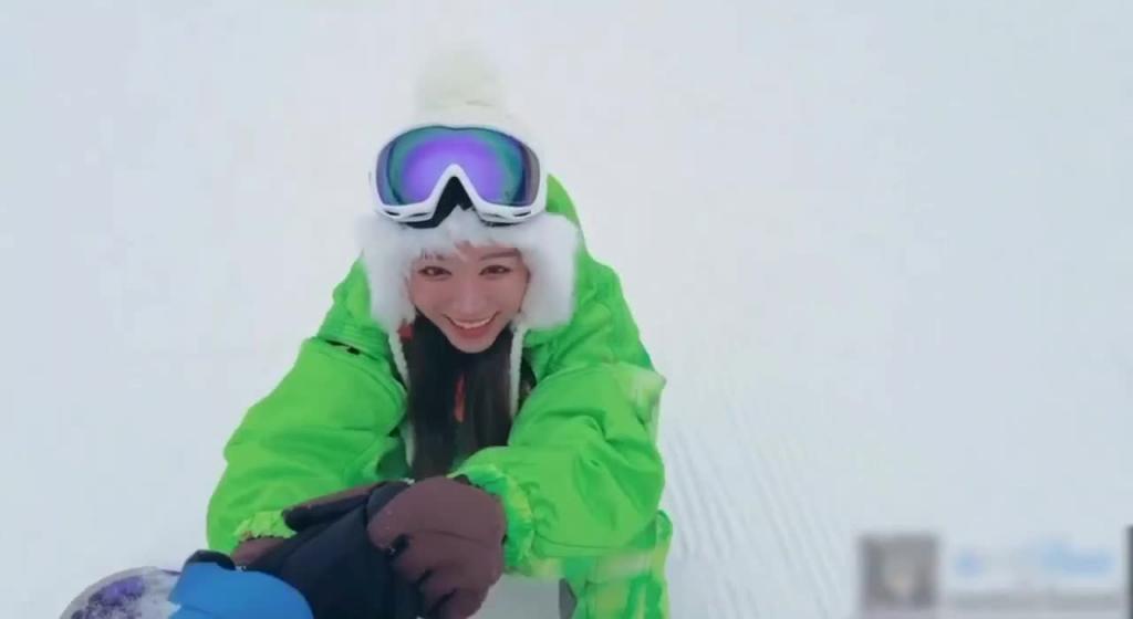 穿着滑雪服雪地做爱 预览截图 3