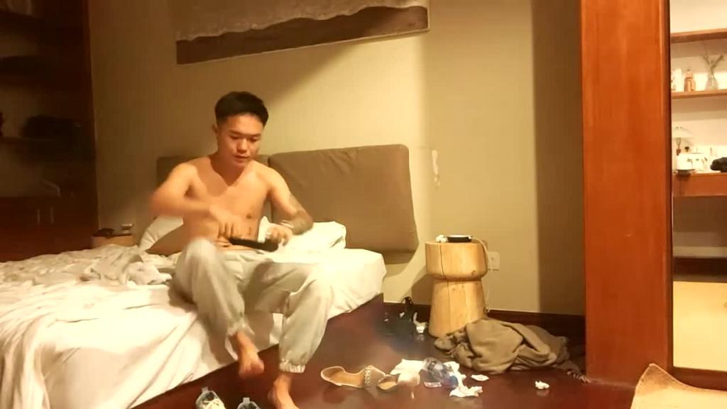 【真实换妻】3对极品情侣游妻群P,美娇妻被男大前后夹击高潮 预览截图 12