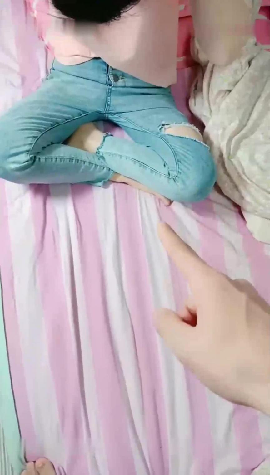 【破处大神】学校花了1.2W进货俩亲姐妹花,不放过任何一个处女粗大阳具摧毁少女 预览截图 5