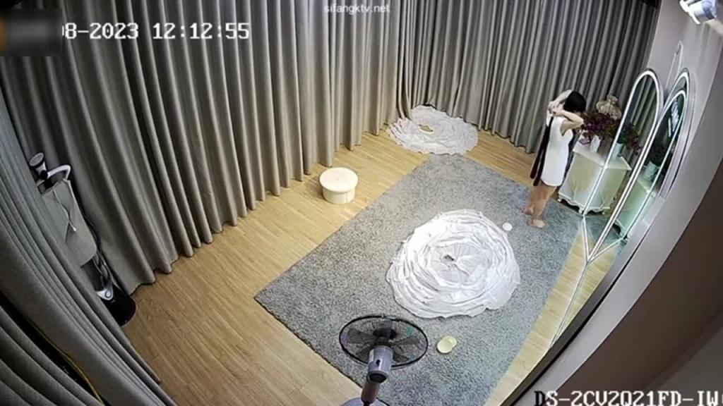 【婚纱店泄密】2023年黑客破解某婚纱店试衣间 新娘试穿婚纱全过程 预览截图 3
