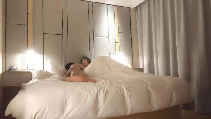【午夜狼探花】：女神级妹子身材全网最美，奶子硕大舔逼后入爆操 预览截图 12