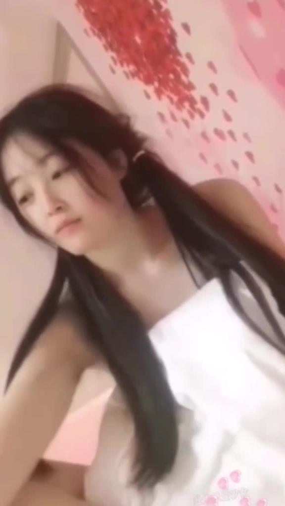 【父女乱伦】郑州真实父女乱伦....禽兽父亲从小培养女儿口交 预览截图 1