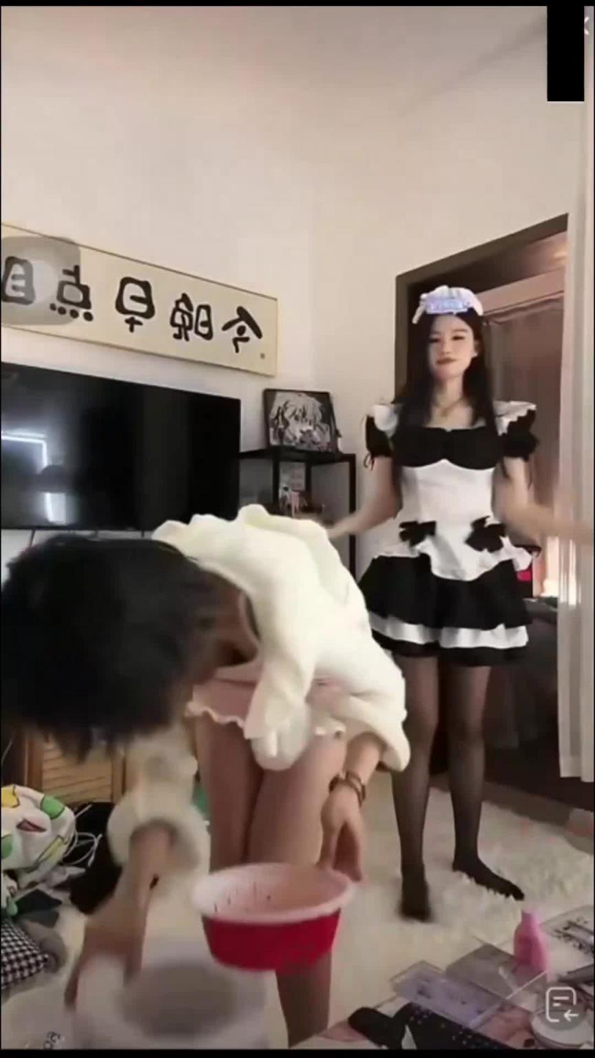 【抖音重磅黑料】又是网红吃瓜的一天，抖音176万粉丝网红【星野】吃瓜视频勐料，抖音评论区超级精彩 预览截图 2