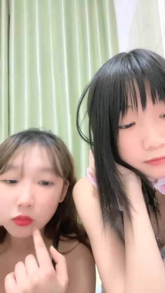 【一只兔叽吖】校花双女神~!尺度升级~完全放飞~无套群P，小妹妹挺漂亮，被干得娇喘阵阵3 预览截图 1