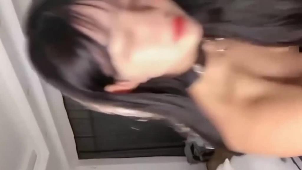 极品女神-超美辣妹 cos黑丝巨乳脱衣裸舞 预览截图 3