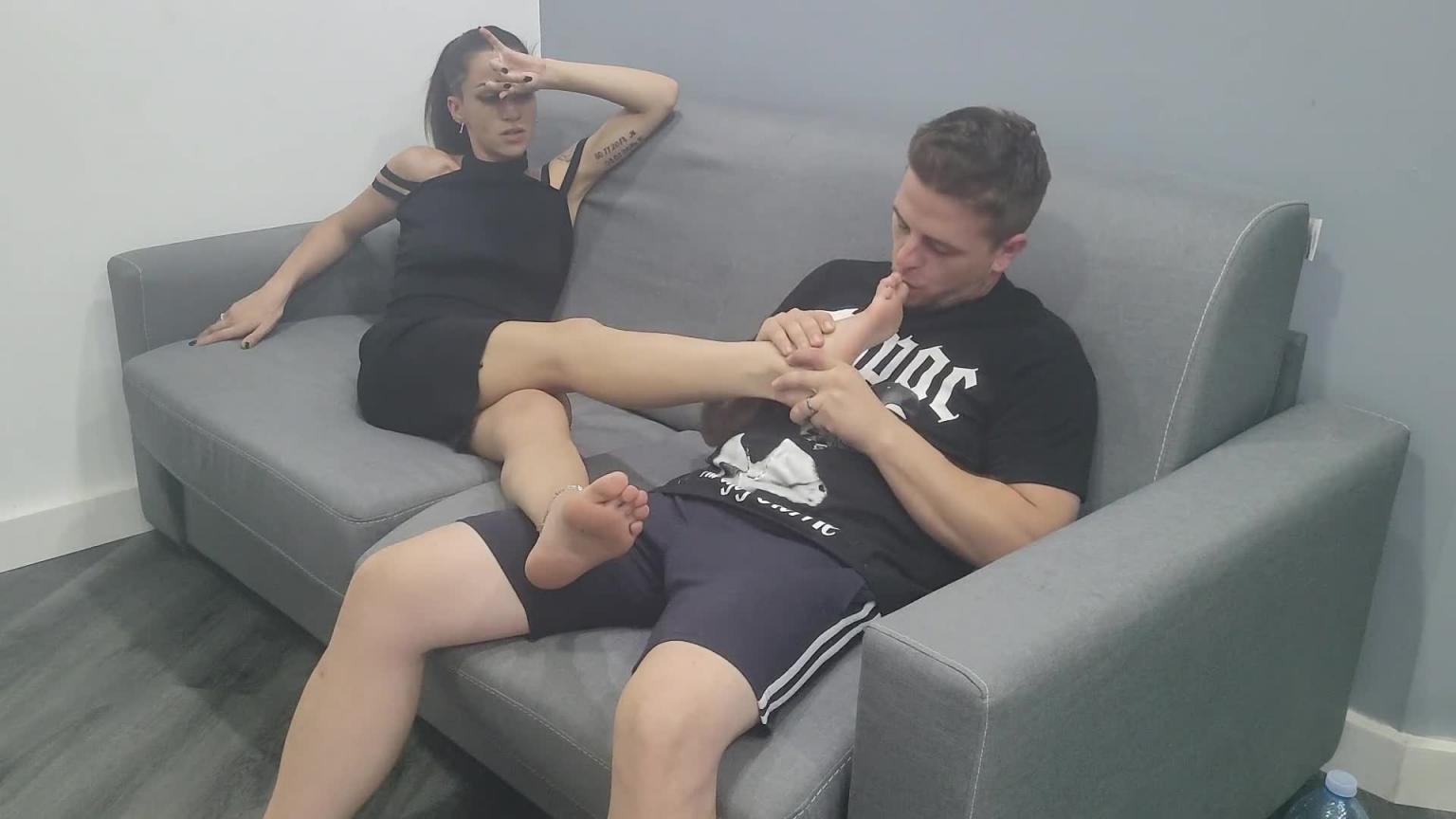 工作一天后,我让丈夫舔我的脚!结局太搞笑了! 预览截图 9