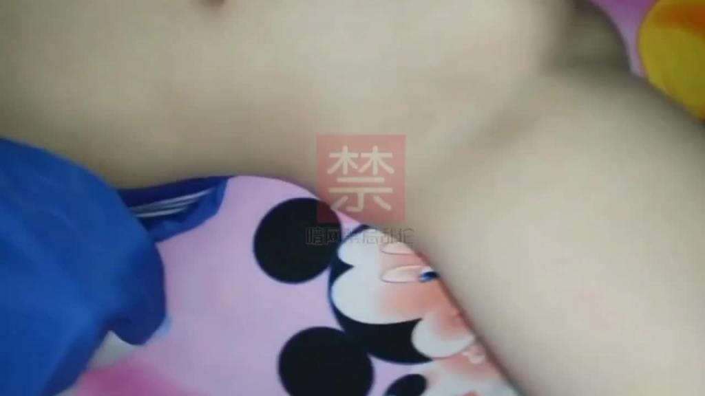 爷孙乱伦禽兽爷爷把孙女接回家之后精液射满孙女小穴 预览截图 12