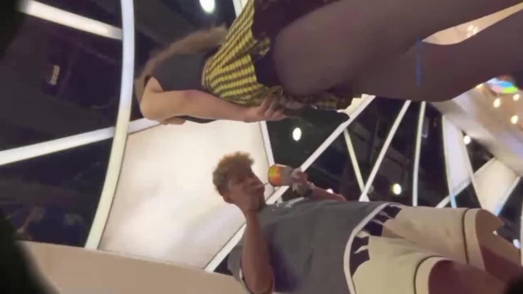 【抄底精选】极品女神居然无内户外,全程偷拍十一分钟这对小情侣,附带多部探底视频 预览截图 1