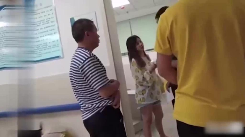 吃瓜必看 -稀缺资源·真实偷拍露脸合集- 各种公共场所偷拍「贵在真实」 预览截图 11