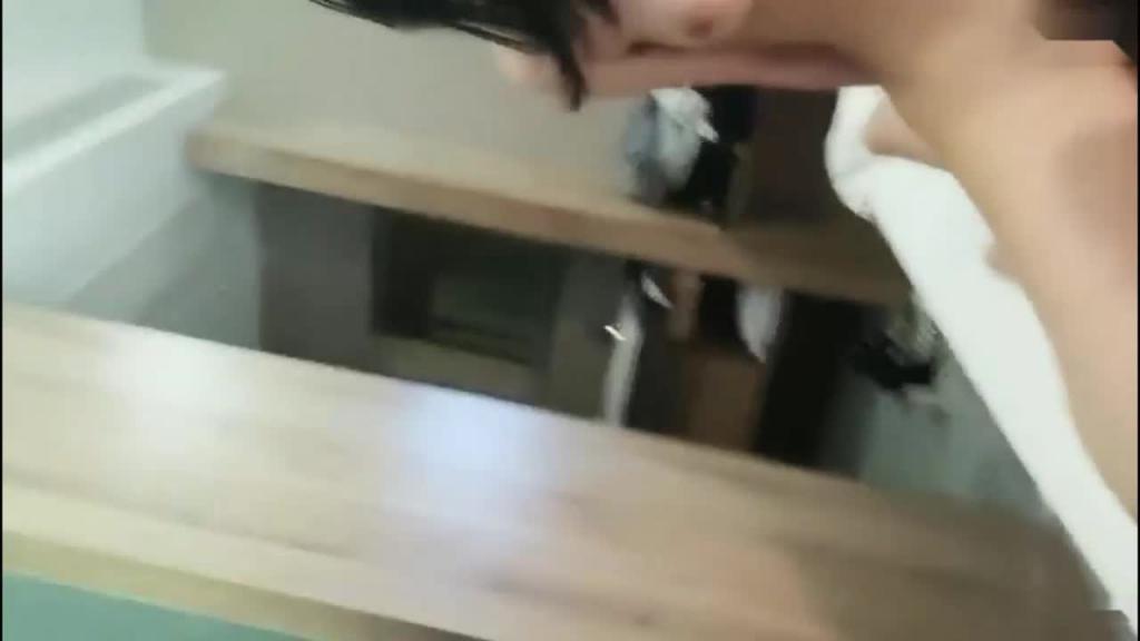 艺校清纯小美女【琪琪】被四眼男慢慢调教成反差小母狗吹箫自慰 预览截图 2