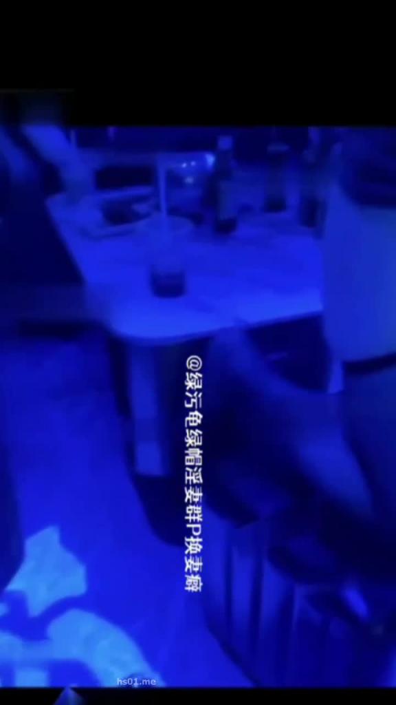 巨乳颜值女神黑丝制服,KTV里被揩油用啤酒瓶插穴 预览截图 5