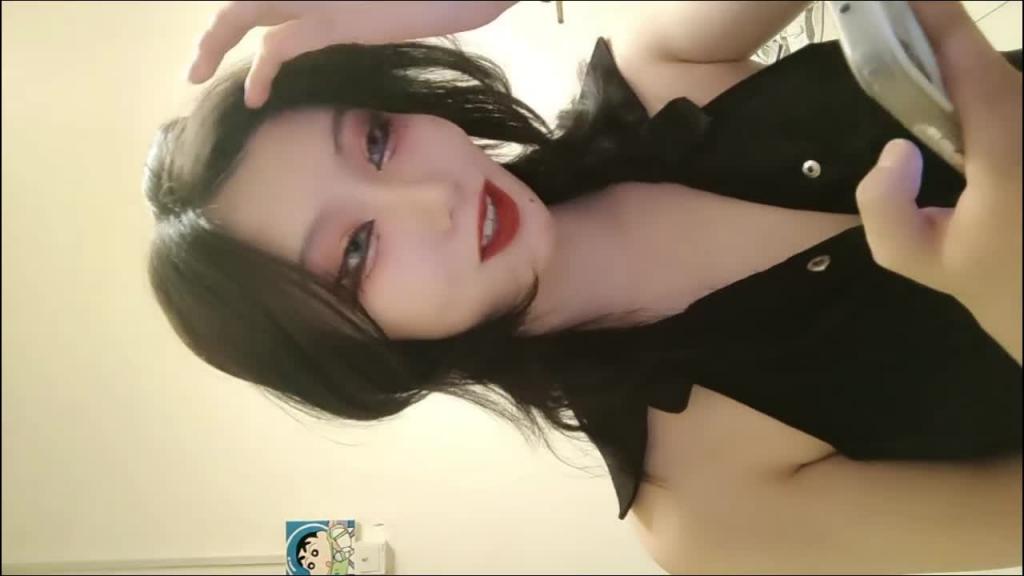 烈焰红唇美乳抖音网红御姐[慈溪]，皮短裙黑丝美腿！性感脱衣舞奶子又白又软。 预览截图 1
