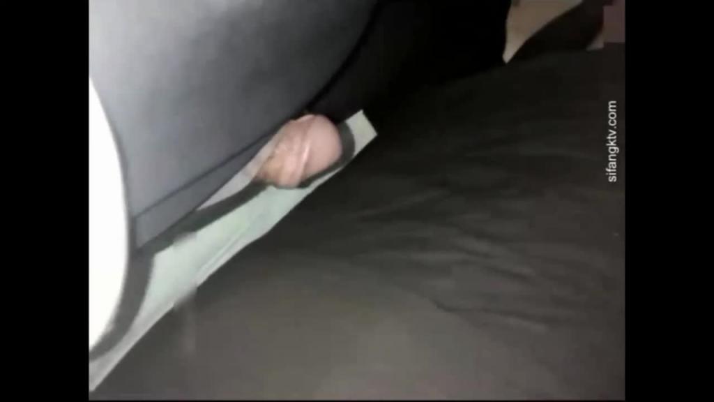 【顶臀强摸】地铁上又顶又摸，连背书包学生妹也不放过，6部精选合集。。街射街顶 预览截图 7