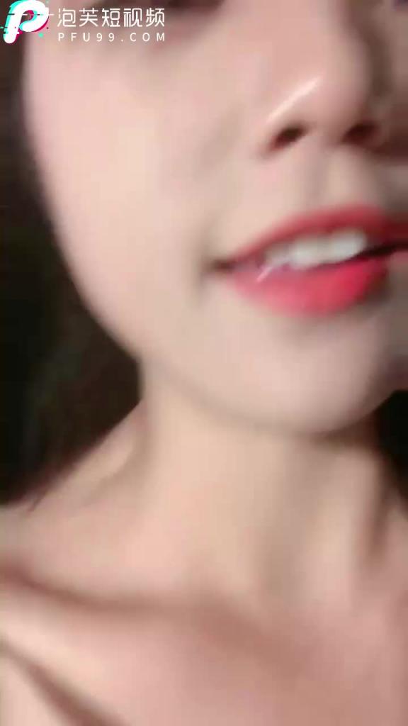 大学甜美学妹！撩起衣服贫乳，骚穴特写，翘起屁股摇摆 预览截图 5