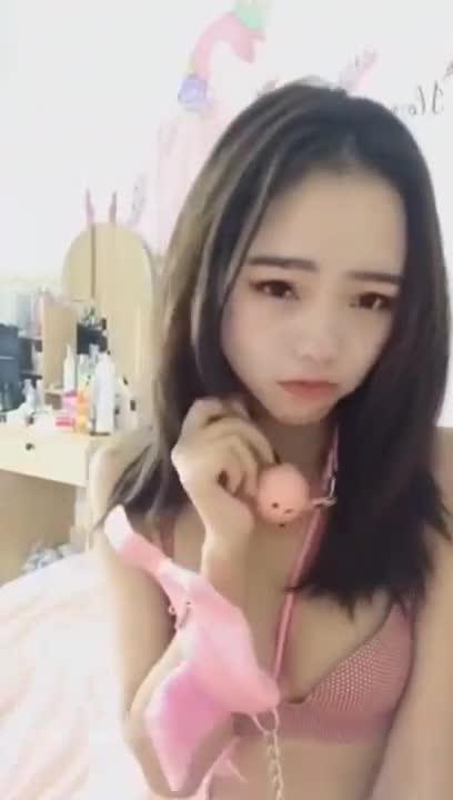 人气网红美女贝贝SM性爱自拍流出～可爱小母狗就爱吃棒棒 预览截图 7